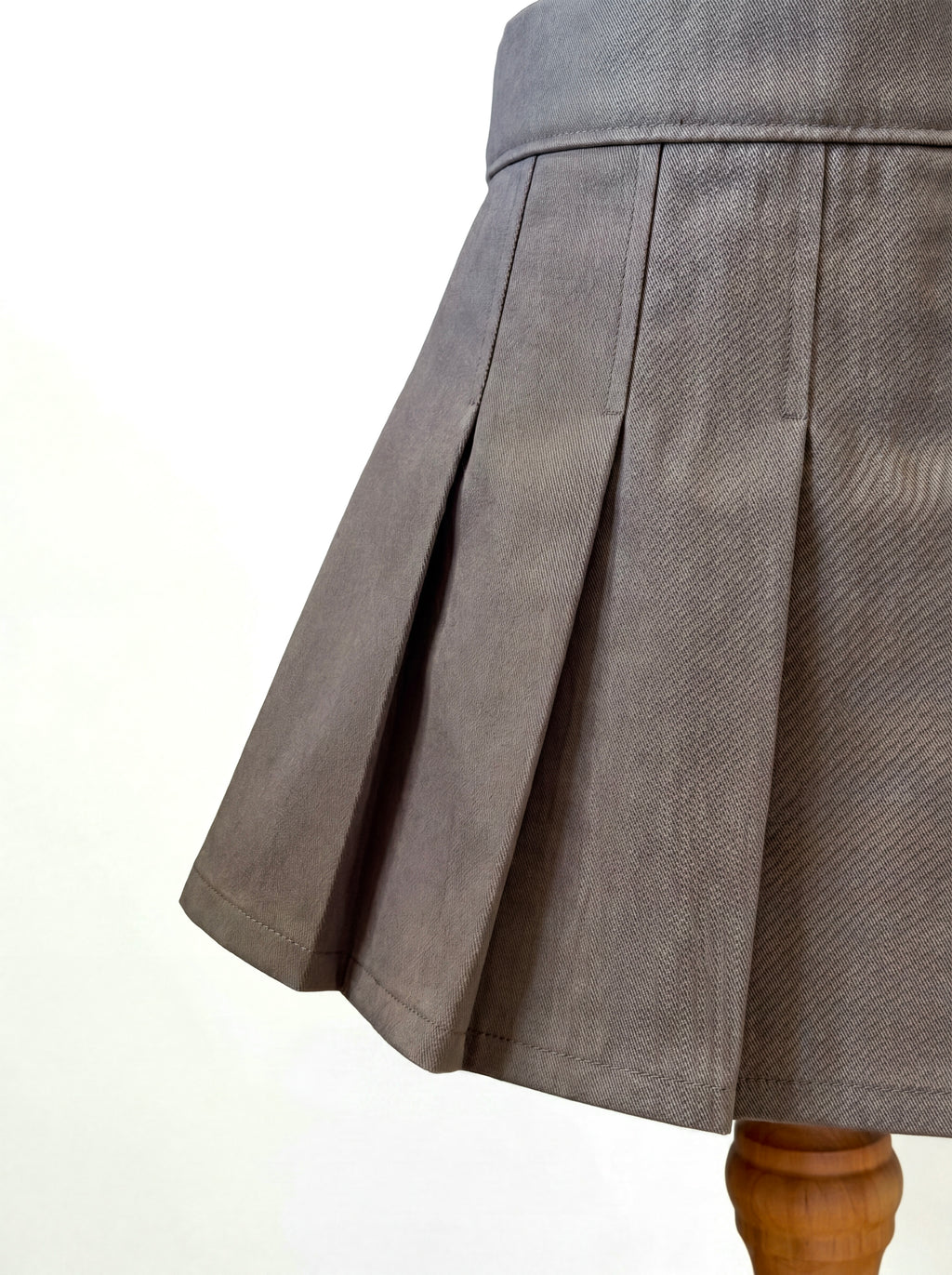 Maglia in Cotone, Gonna Plissé & Pupazzetto Pochette