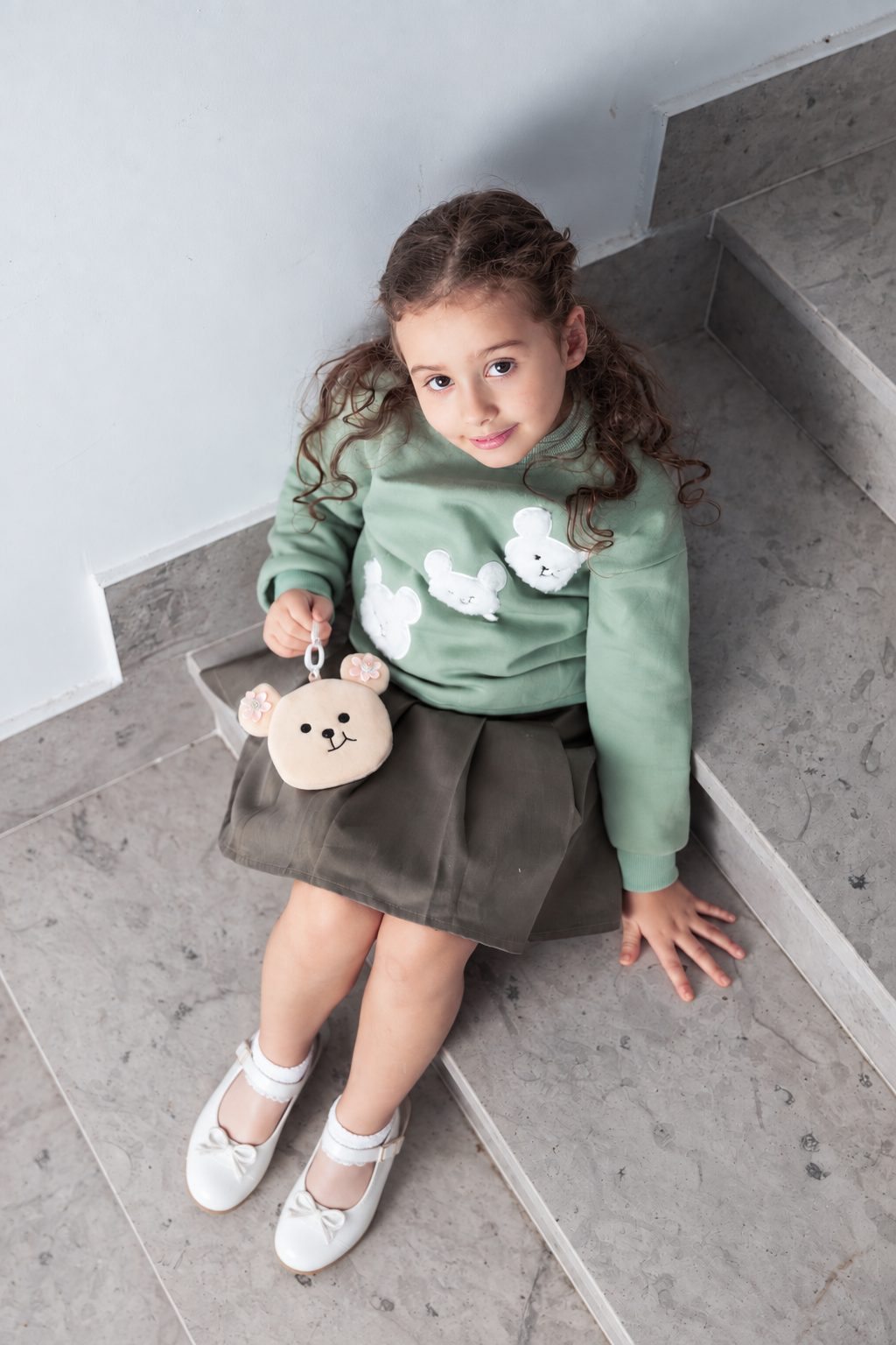 Maglia in Cotone, Gonna Plissé & Pupazzetto Pochette